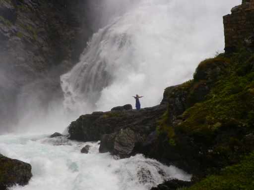 Zingende nymf bij de Kjosfossen